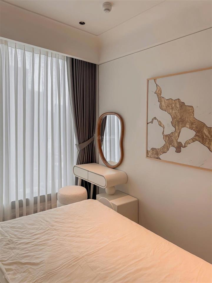 Chính chủ bán nhanh căn hộ cao cấp 50m2 2pn1wc soho residence 100 cô giang quận 1  0906 126 ***