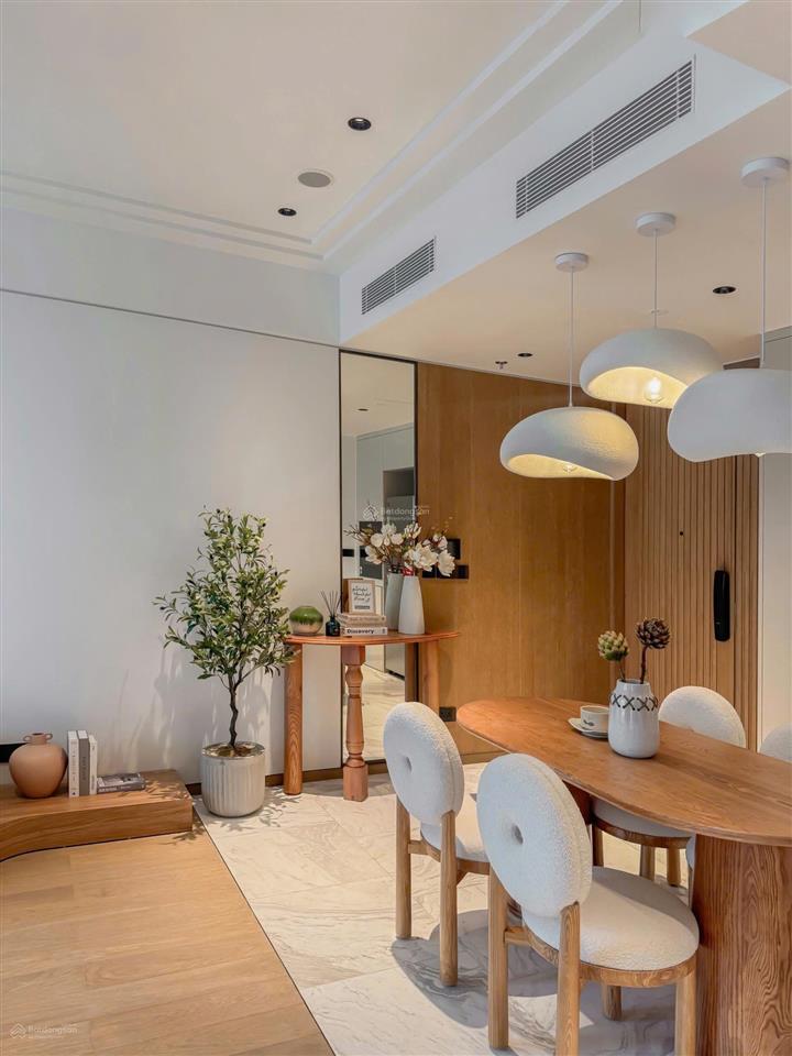 Chính chủ bán nhanh căn hộ cao cấp 50m2 2pn1wc soho residence 100 cô giang quận 1  0906 126 ***