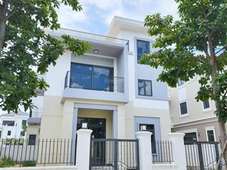 Định cư nước ngoài nên tôi cần bán gấp căn biệt thự chính chủ 445m2 mặt đường đt631 giá 6ty5