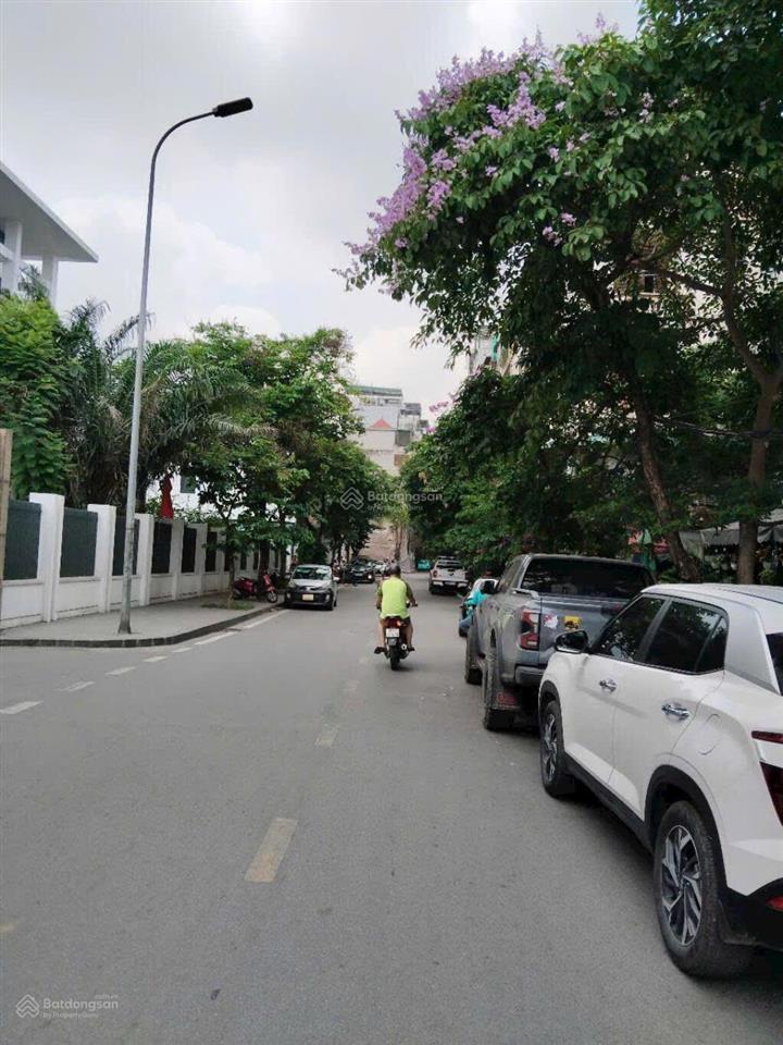 Phố hoàng cầu phân lô 3 ô tô tránh trước nhà vỉa hè kinh doanh 6 tầng thang máy 75m2 47.9 tỷ
