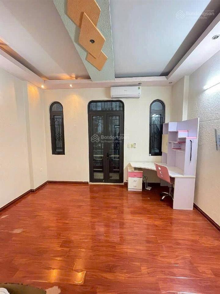 Nhà đẹp phố hoàng mai 5 tầng dân xây 4 ngủ đủ công năng ngõ rộng thoáng 40m2 8.6 tỷ
