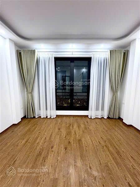 Trung tâm q.thanh xuân ô tô vào nhà sát phố 5 tầng thang máy ở ngay 50m2 18.3 tỷ hiếm