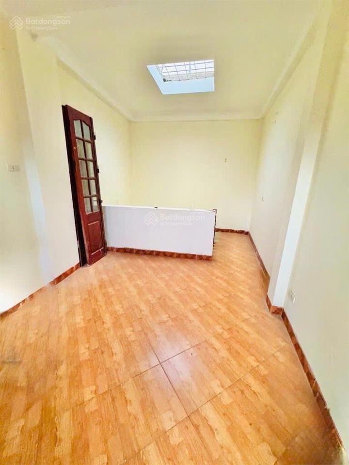 Bán nhà phố tân mai ô tô tải đổ cửa 4 tầng dân xây ở ngay kinh doanh đỉnh 26m2 7.75 tỷ