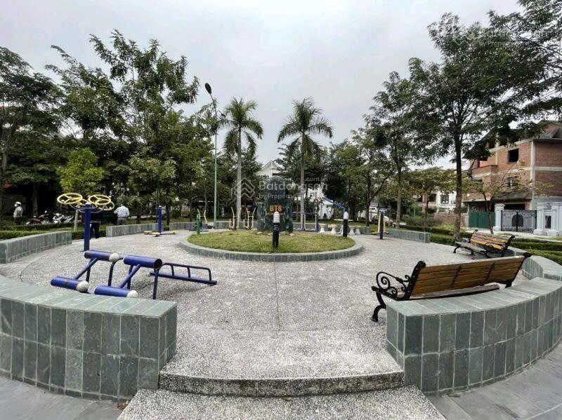 Biệt thự đơn lập kdt việt hưng long biên ở đẳng cấp làm văn phòng đỉnh 241m2 4 tầng thang máy