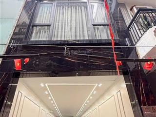 Nhà phố nguyễn văn cừ 80m2x 6 tầng thang máy sát phố ô tô vào nhà full đồ xịn, ở ngay giá tl