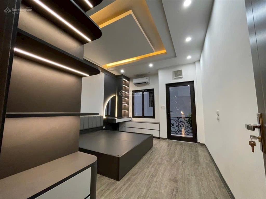 Nhà đẹp phố hoàng mai  ngõ nông rộng  34m2 x 5 tầng ở ngay  giá chỉ 7.95 tỷ có tl