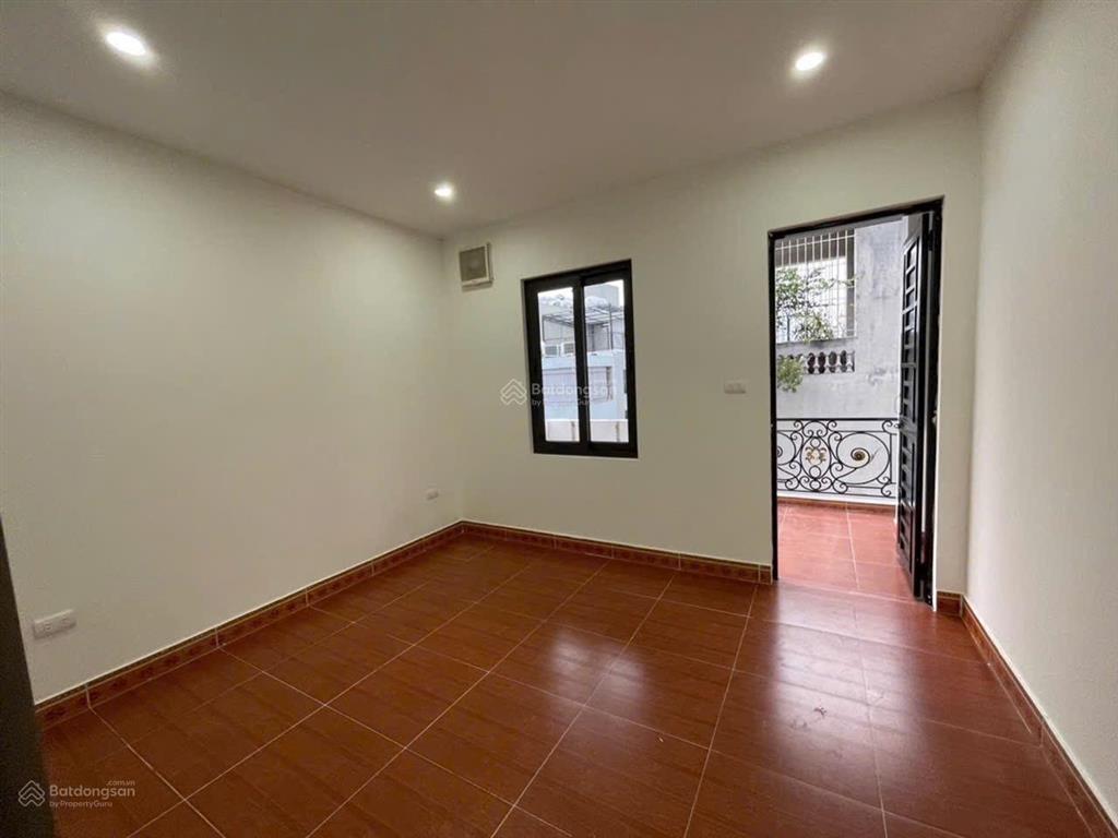 Nhà đẹp phố hoàng mai  ngõ nông rộng  34m2 x 5 tầng ở ngay  giá chỉ 7.95 tỷ có tl