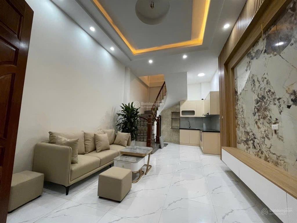 Nhà đẹp phố hoàng mai  ngõ nông rộng  34m2 x 5 tầng ở ngay  giá chỉ 7.95 tỷ có tl