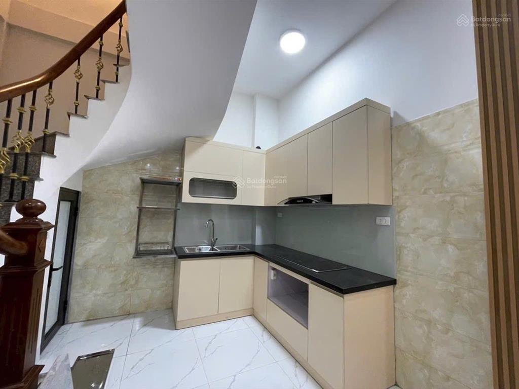 Nhà đẹp phố hoàng mai  ngõ nông rộng  34m2 x 5 tầng ở ngay  giá chỉ 7.95 tỷ có tl