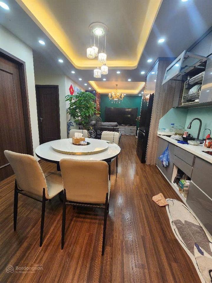 Bán chcc nhà p10 kđt việt hưng 97m23 ngủ full đồ ở ngay giá chỉ 5.3 tỷ