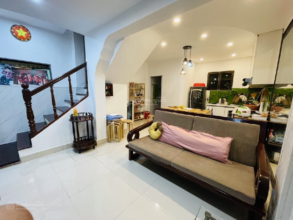 Phố hàng chuối  13,5 tỷ  45m2 sử dụng  3 tầng  ở ngay, gần hồ hoàn kiếm  15m ra phố  tiện ích