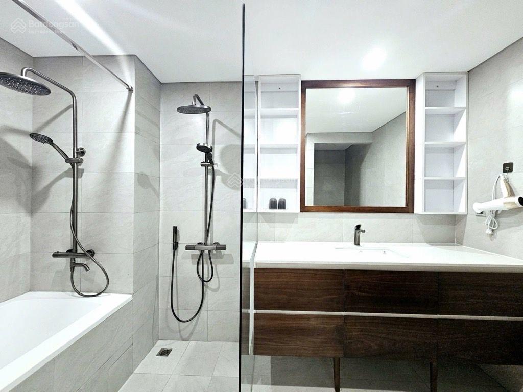 Siêu phẩm khách sạn liễu giai, gần lotte  hiếm, độc, đẹp bậc nhất ba đình 136m2 95 tỷ mt 8m2