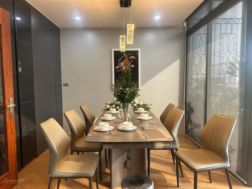 13,2 tỷ  50m2, 6 tầng thang máy, full nội thất, hiện đại  1 nhà ra phố bạch mai