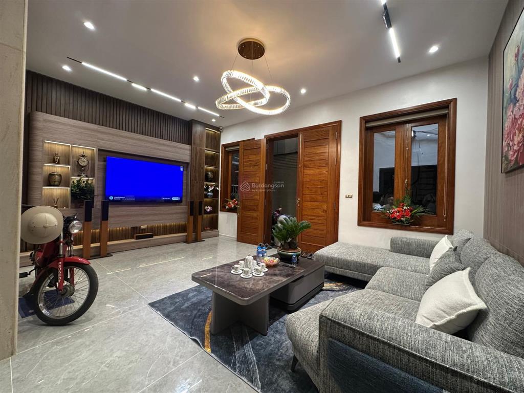 13,2 tỷ  50m2, 6 tầng thang máy, full nội thất, hiện đại  1 nhà ra phố bạch mai