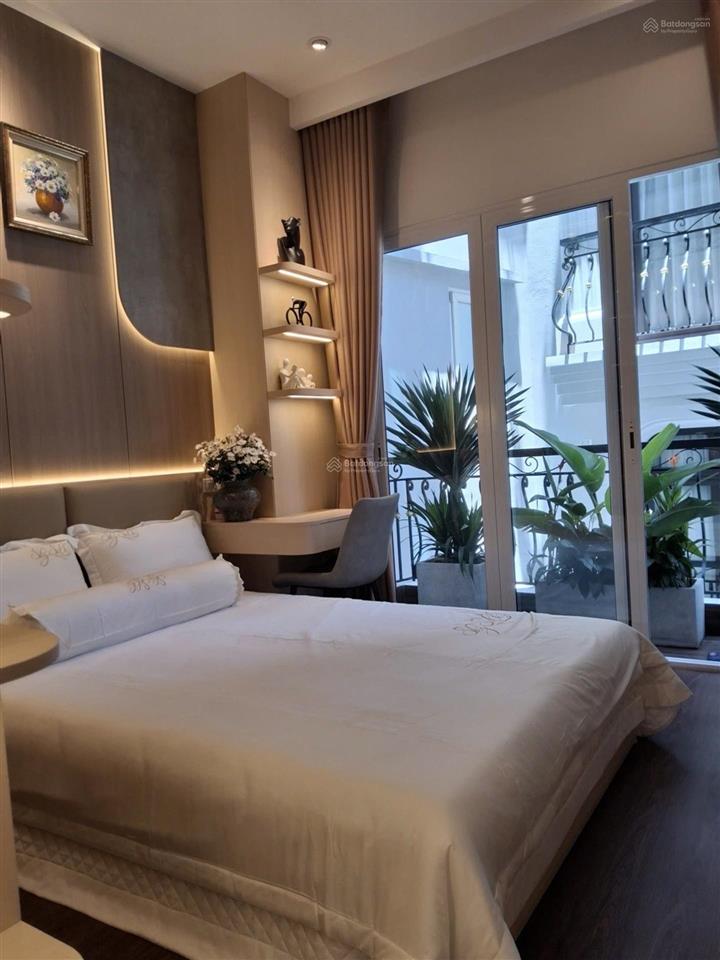 Lò đúc  mua 1 được 2 căn  18,8 tỷ * 7 phòng ngủ. ở và cho thuê, ô tô đỗ gần