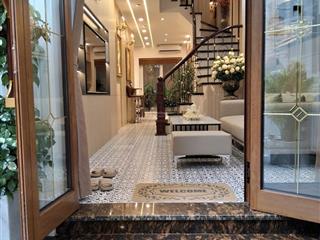 Lò đúc  mua 1 được 2 căn  nhỉnh 18 tỷ * 7 phòng ngủ. ở và cho thuê, ô tô đỗ gần