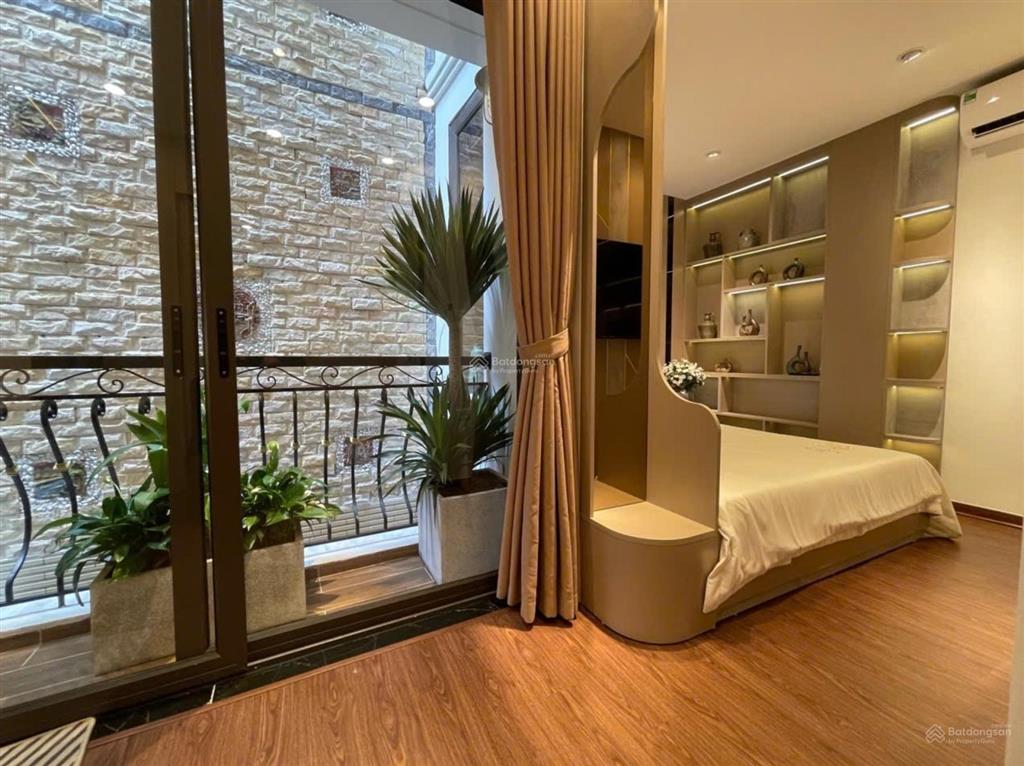 Nhỉnh 11 tỷ  nhà đẹp như khách sạn 5 sao  trần khát chân  40m x 5 tầng  gần phố huế, bạch mai