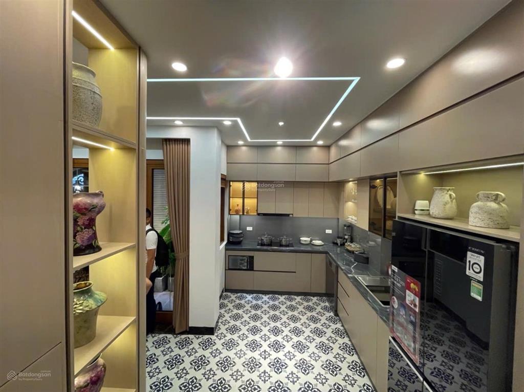 Nhỉnh 11 tỷ  nhà đẹp như khách sạn 5 sao  trần khát chân  40m x 5 tầng  gần phố huế, bạch mai