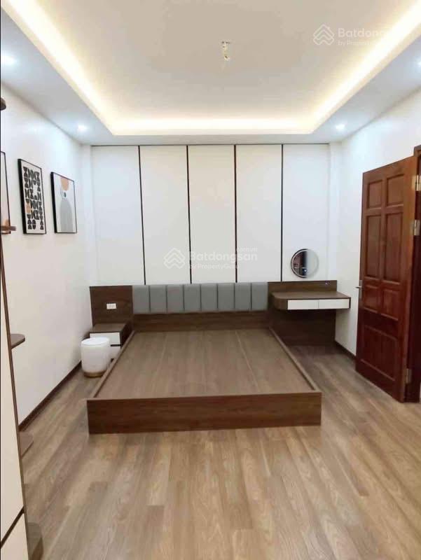 Nhỉnh 11 tỷ  chùa bộc  50m x 5 tầng  ô tô đỗ cửa  doanh  gần học viện ngân hàng