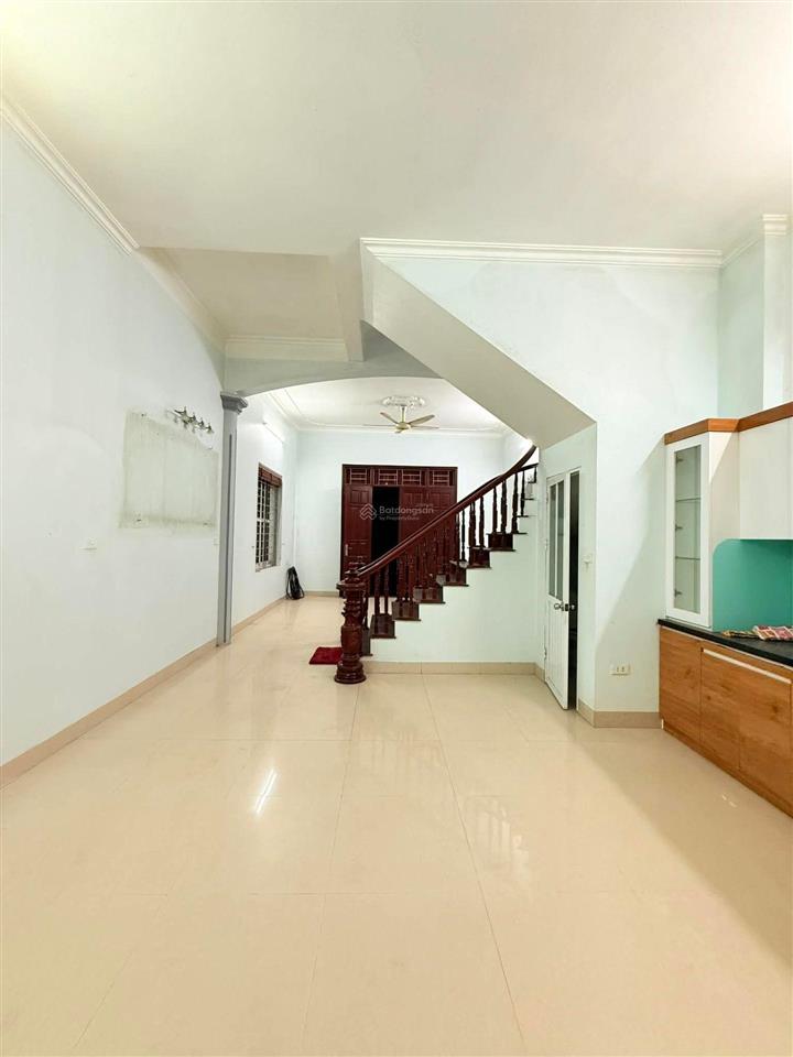 Nhỉnh 11 tỷ 42m2  ô tô đỗ tận cửa, khu phân lô  yên lạc, lạc trung
