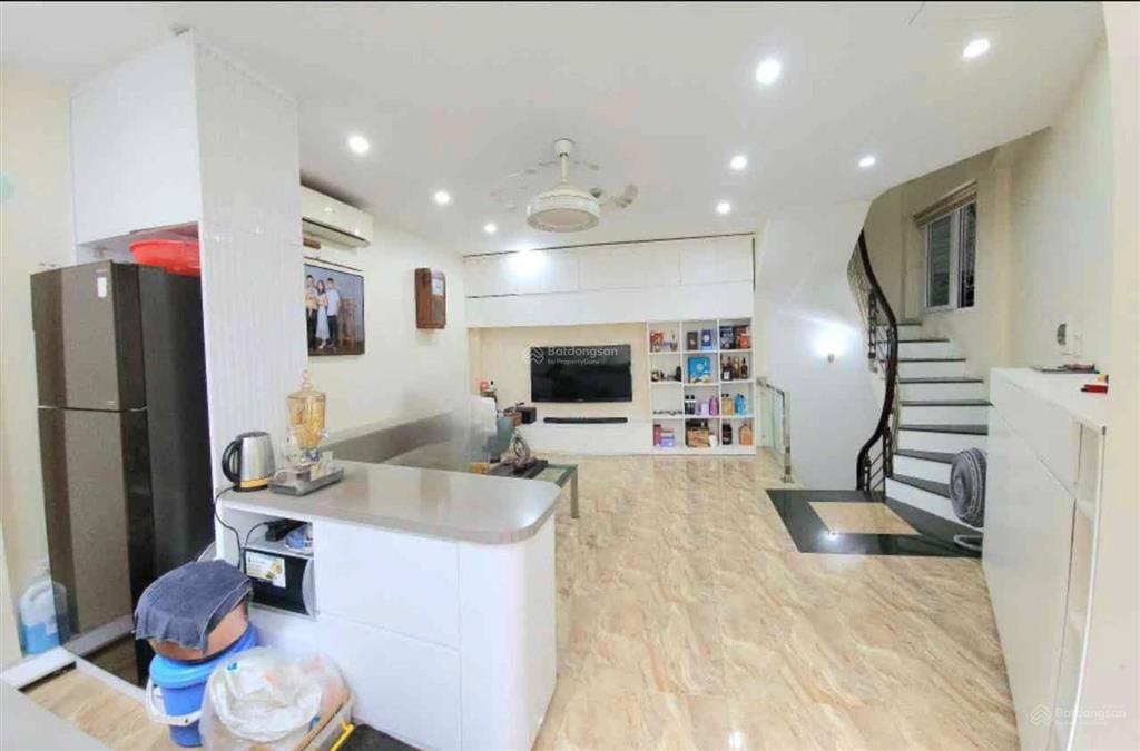 17,2 tỷ  hàn thuyên  nhà đẹp 5 tầng  kinh doanh, cách phố 10m, trung tâm gần hồ gươm