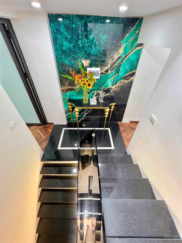 10,5 tỷ  trung tâm bạch mai, hoàng mai 4 ngủ full nội thất, 30m ra phố, 40m2 x 4 tầng, ô tô đỗ gần