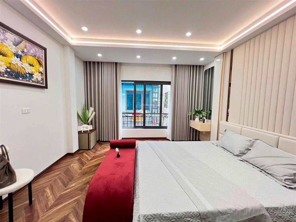 10,5 tỷ  trung tâm bạch mai, hoàng mai 4 ngủ full nội thất, 30m ra phố, 40m2 x 4 tầng, ô tô đỗ gần