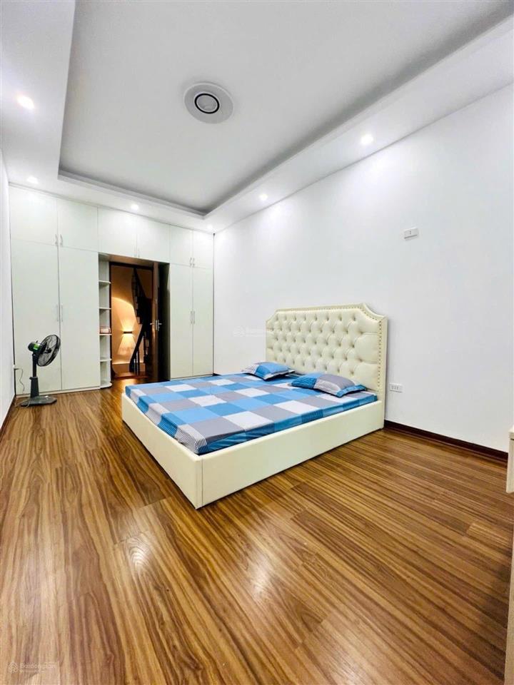 8,3 tỷ  bạch mai, phố huế  50m  4 ngủ  full nội thất  sân rộng 2  mặt thoáng