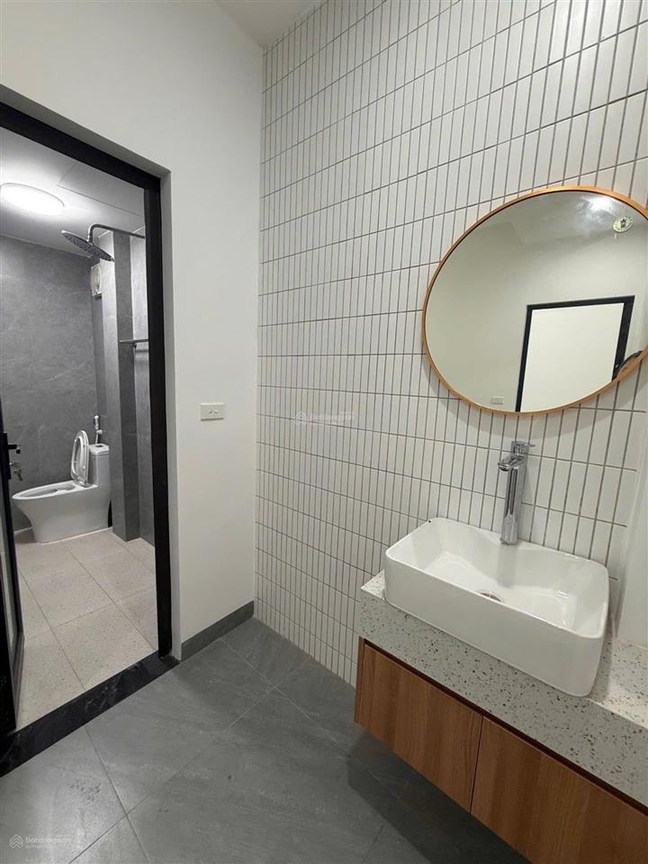 8,3 tỷ  bạch mai, phố huế  50m  4 ngủ  full nội thất  sân rộng 2  mặt thoáng