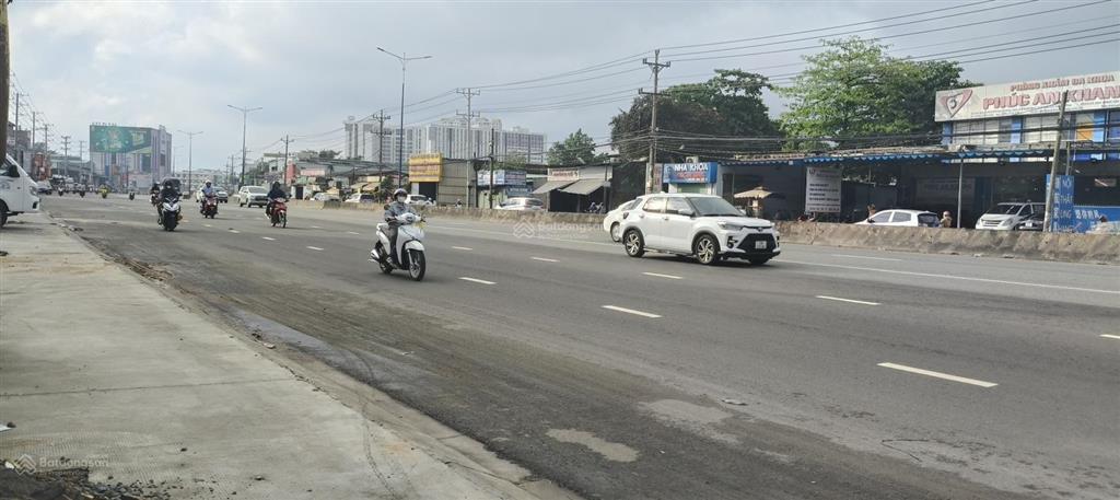  trực tiếp chính chủ gửi  mt quốc lộ 13  pháp lý rõ ràng. vị trí thuận tiện