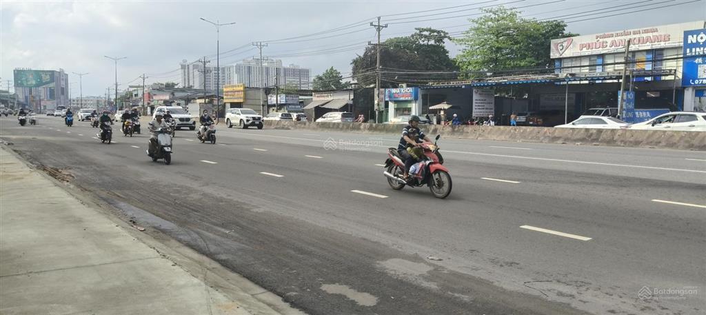  trực tiếp chính chủ gửi  mt quốc lộ 13  pháp lý rõ ràng. vị trí thuận tiện