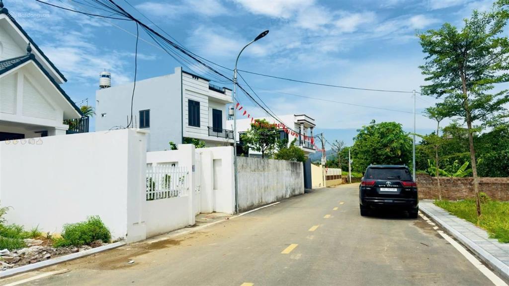 Sót lại lô 100m2 trục chính phú cát lô góc 2 mặt tiền full thổ cư giá chưa đến 3 tỷ