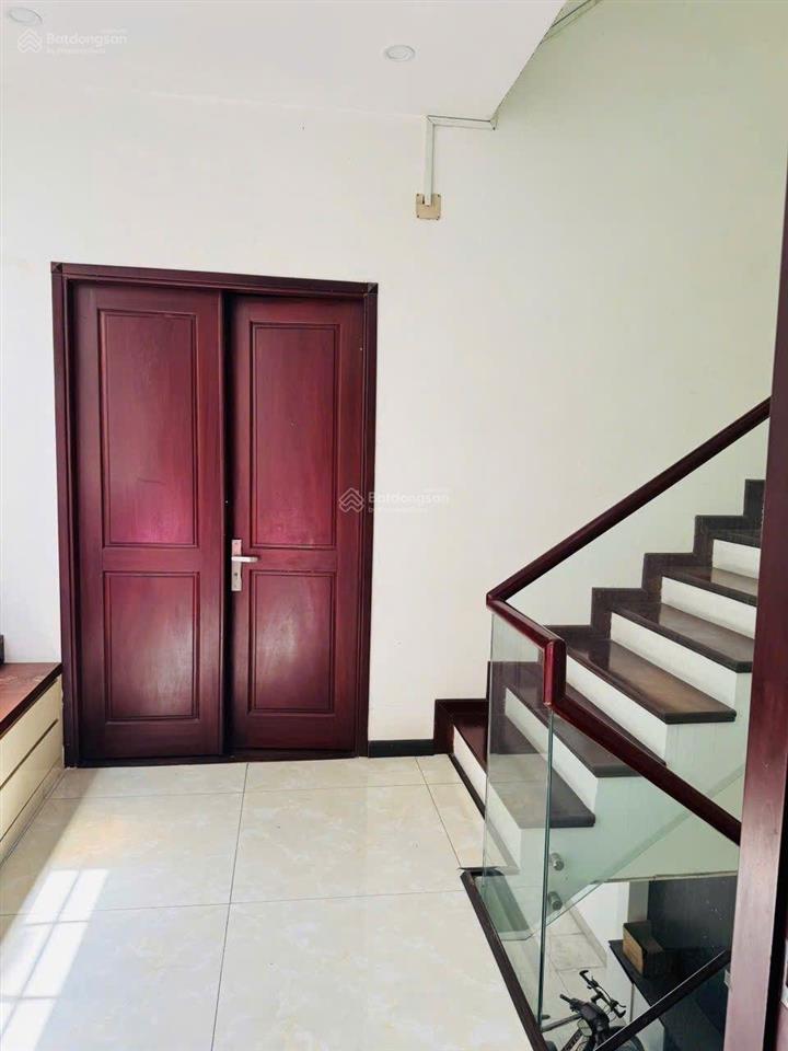 Giá tốt chỉ 13tỷ, tọa lạc ngay trung tâm phong phú 5, đầy đủ tiện íchích xung quanh.
