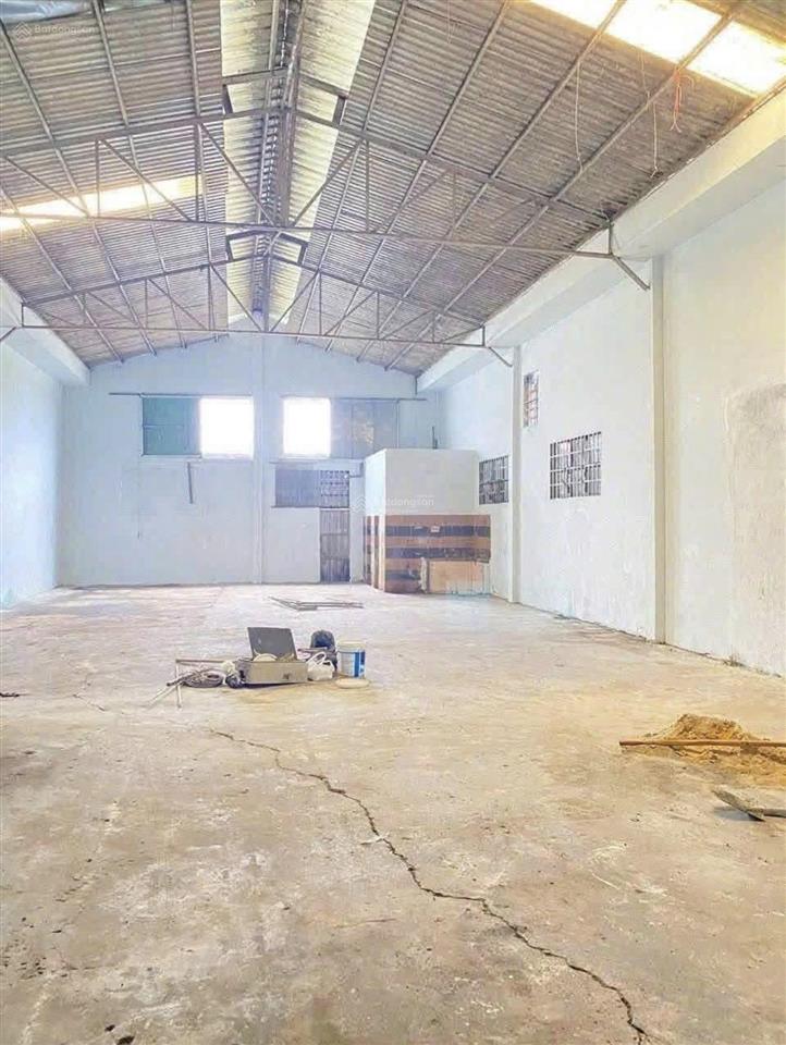 Cho thuê kho xưởng 300 m² (20 triệu / tháng) mặt tiền đường (dương công khi  hóc môn  hcm)