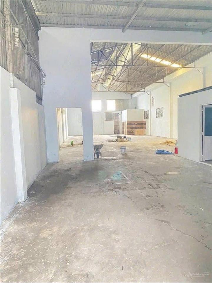 Cho thuê kho xưởng 300 m² (20 triệu / tháng) mặt tiền đường (dương công khi  hóc môn  hcm)