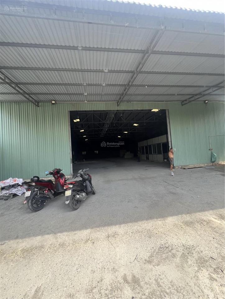 Cho thuê kho xưởng 1100 m2 ( 30 triệu/ tháng) mặt tiền đường ( vườn thơm  bình chánh  hcm)