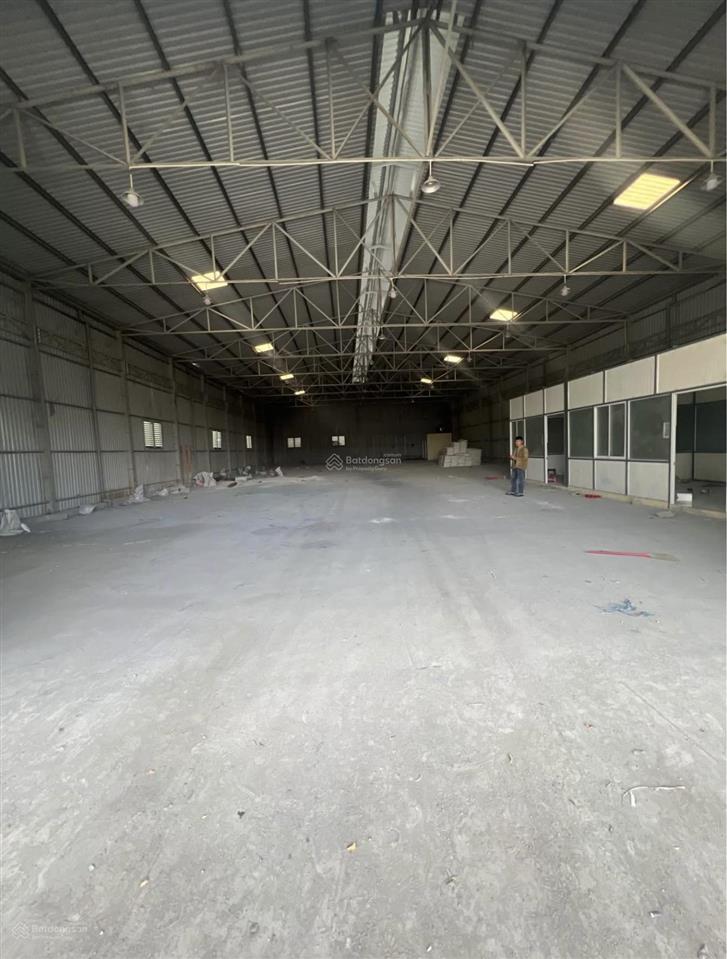 Cho thuê kho xưởng 1100 m2 ( 30 triệu/ tháng) mặt tiền đường ( vườn thơm  bình chánh  hcm)