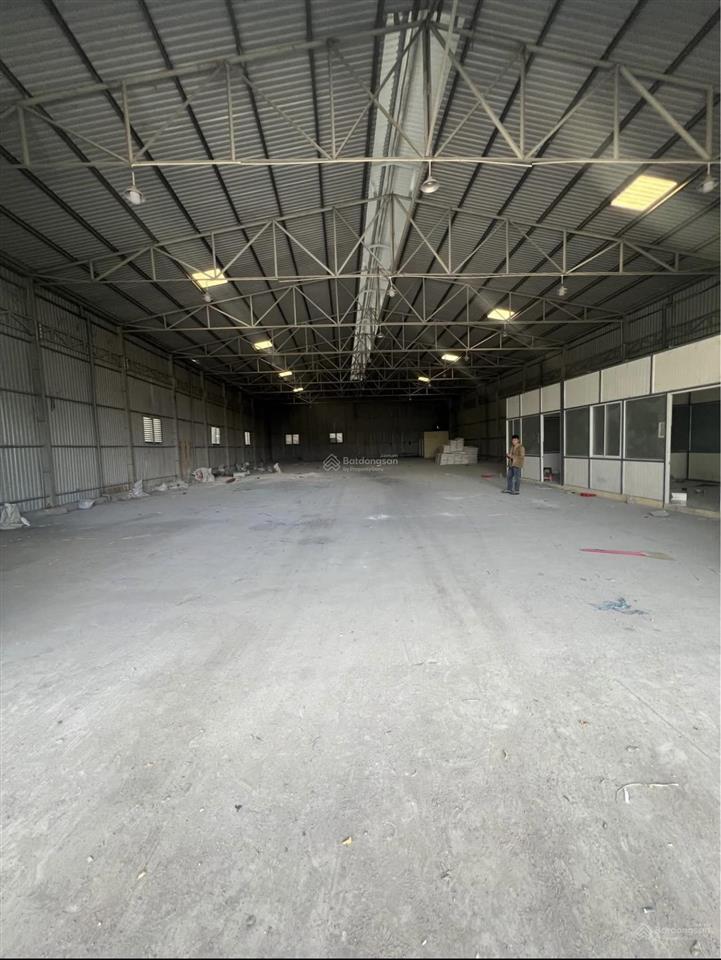 Cho thuê kho xưởng 1100 m2 ( 30 triệu/ tháng) mặt tiền đường ( vườn thơm  bình chánh  hcm)