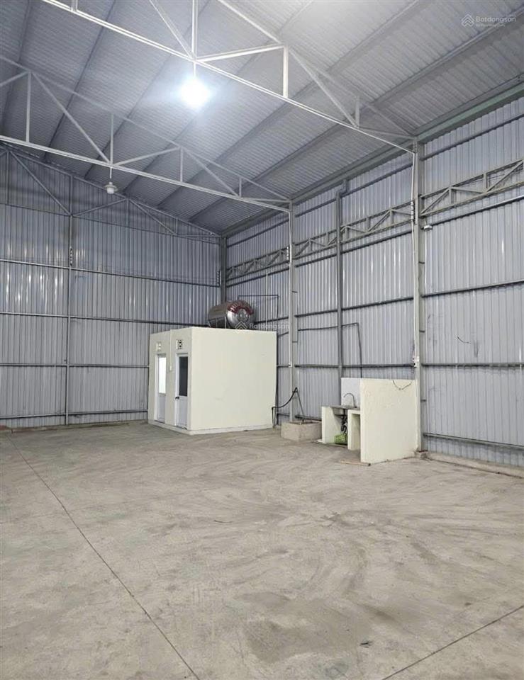 Cho thuê xưởng mới xây (1000 m2 32 triệu/ tháng ) đường vườn thơm ( cầu bà bửu ) đức hoà
