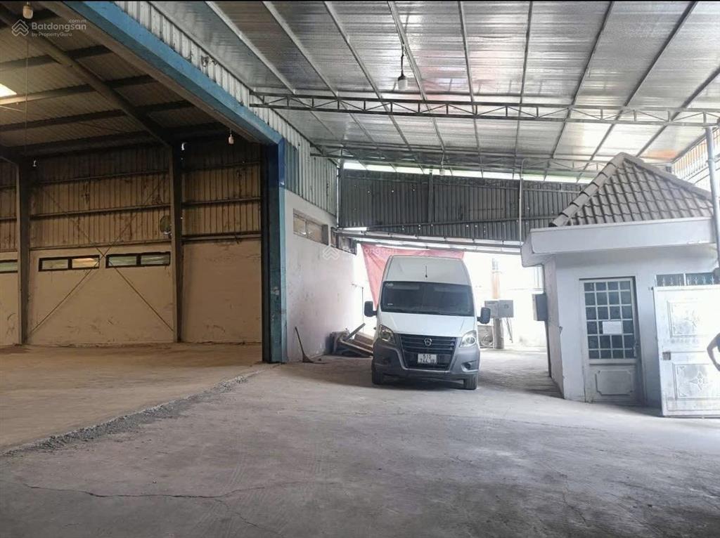 Kho xưởng 1600 m2 ( 60 triệu / tháng ) đường thanh liên  xuân thới sơn  hcm