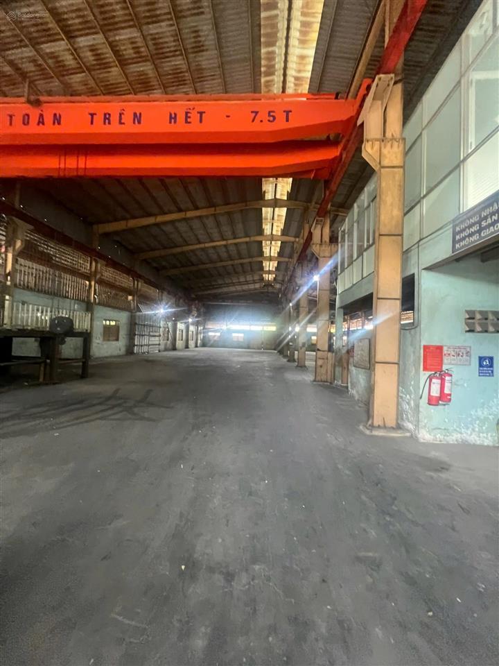 Xưởng 8000 m2 (75 triệu) làm cơ khí đức hòa đông  long an.