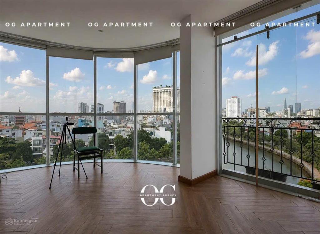 Penhouse full nội thất view kính ngắm trọn thành phố tại bờ kè trường sa phú nhuận đi quận 1 chỉ 5p