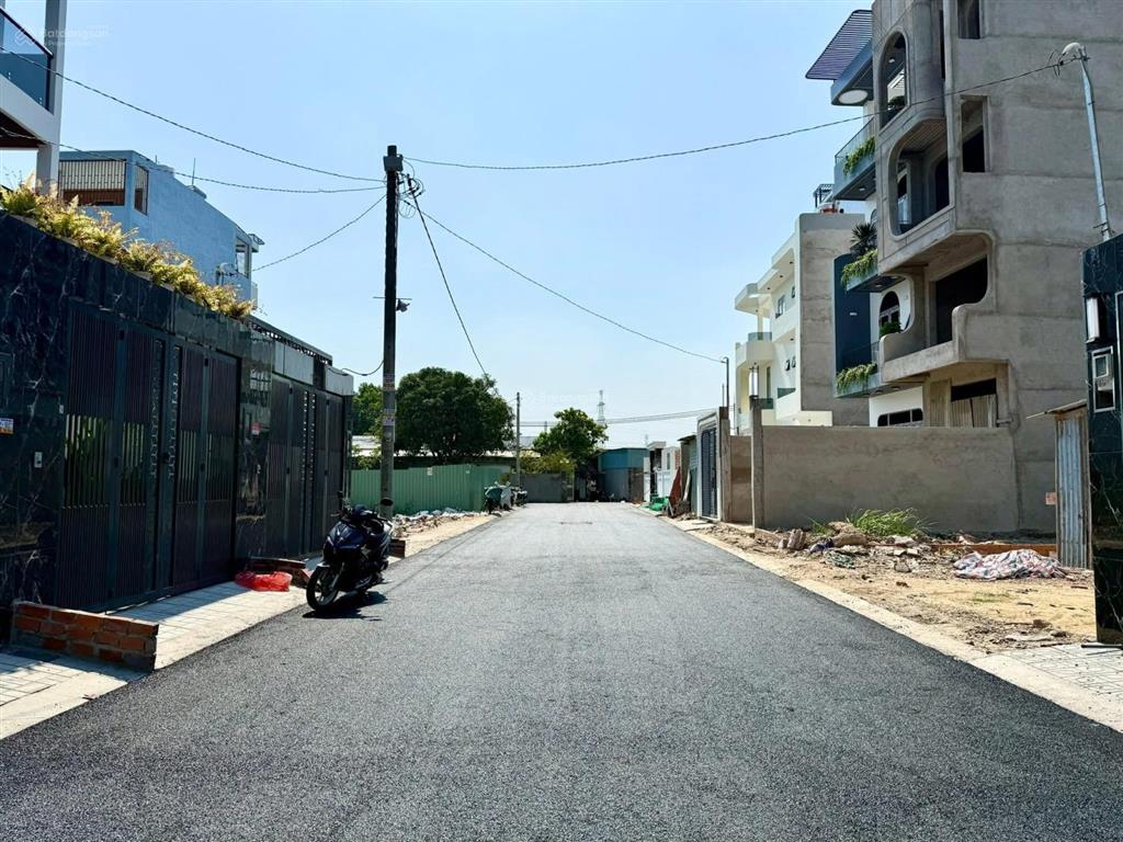 Hiếm! nhà xây mới 100% ngã tư ga  chợ cầu đồng, dt 4x20m  khu đồng bộ đường 9m