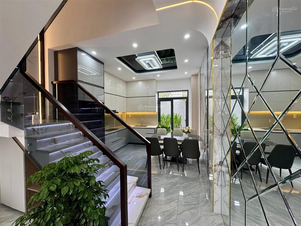 Hiếm! nhà xây mới mặt tiền sông vàm thuật  ngay hà huy giáp  thông ra sông sg. (4x25m)