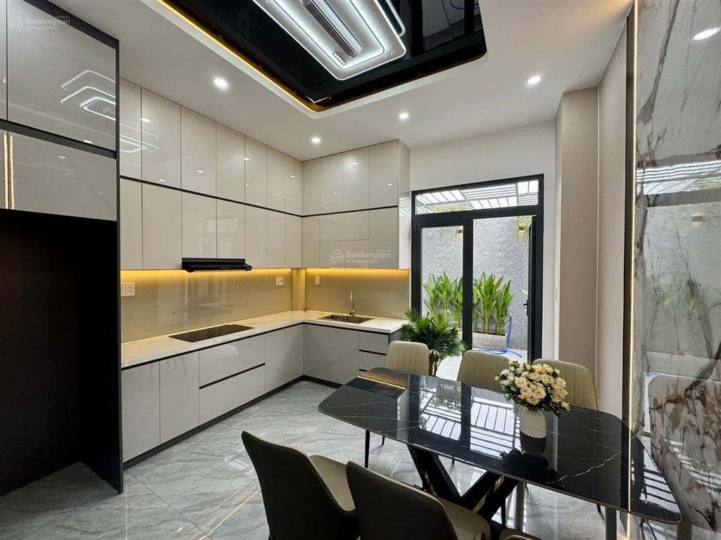Hiếm! nhà xây mới mặt tiền sông vàm thuật  ngay hà huy giáp  thông ra sông sg. (4x25m)