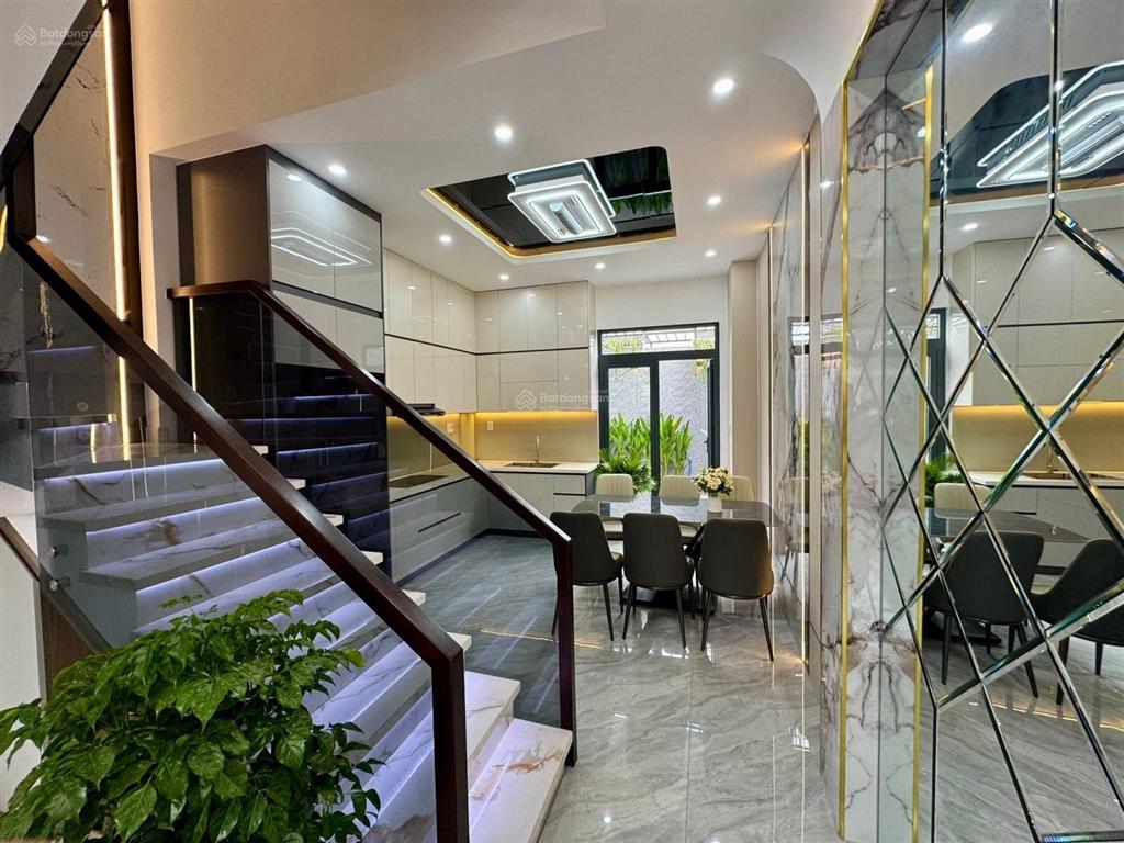 Hiếm! nhà xây mới mặt tiền sông vàm thuật  ngay hà huy giáp  thông ra sông sg. (4x25m)