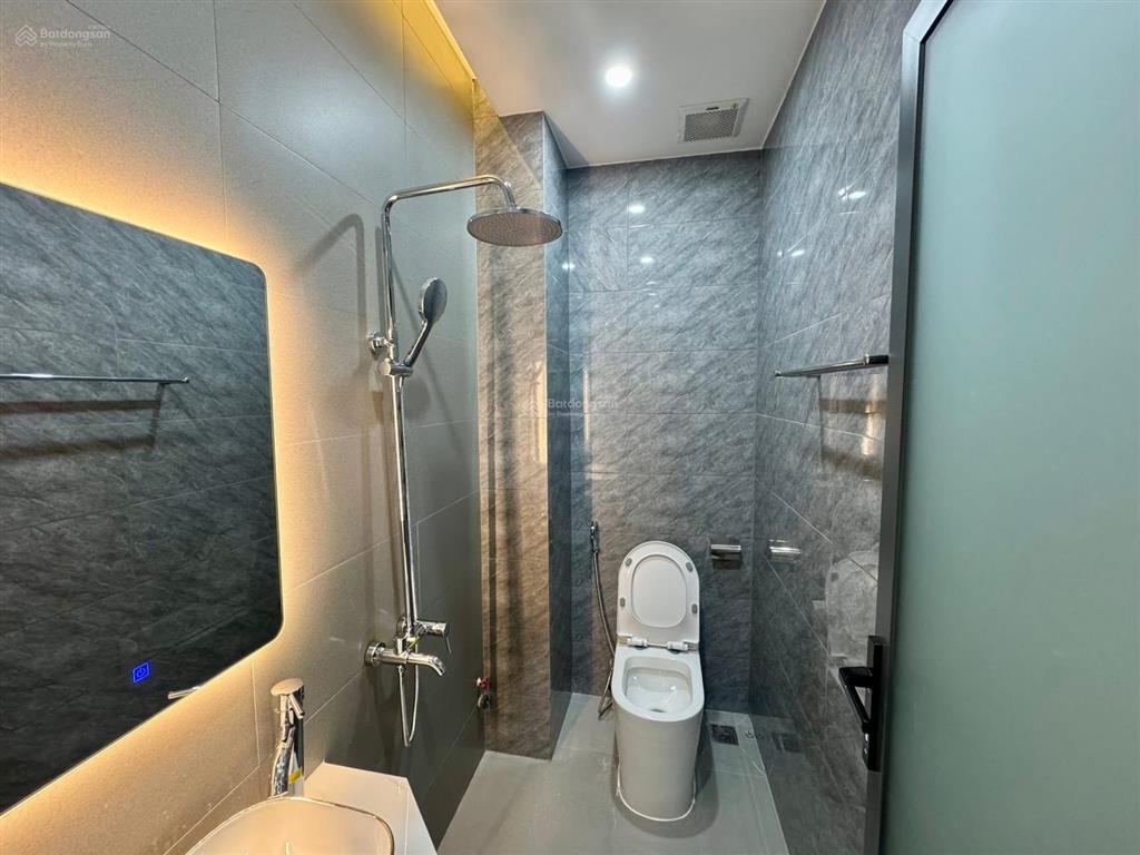 Hiếm! nhà xây mới mặt tiền sông vàm thuật  ngay hà huy giáp  thông ra sông sg. (4x25m)