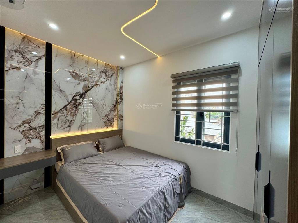 Hiếm! nhà xây mới mặt tiền sông vàm thuật  ngay hà huy giáp  thông ra sông sg. (4x25m)