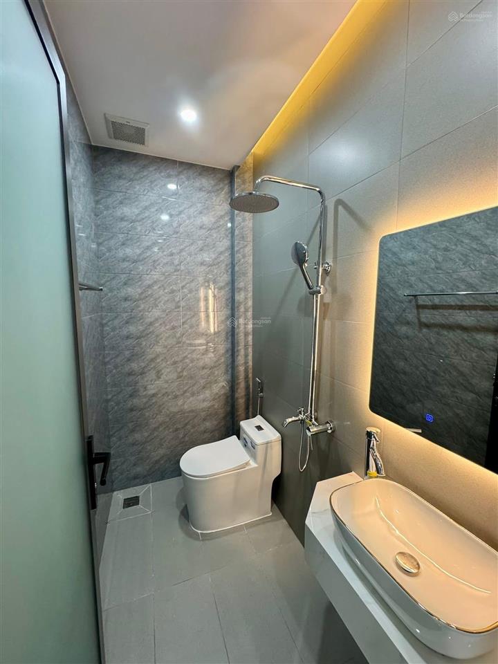 Hiếm! nhà xây mới mặt tiền sông vàm thuật  ngay hà huy giáp  thông ra sông sg. (4x25m)