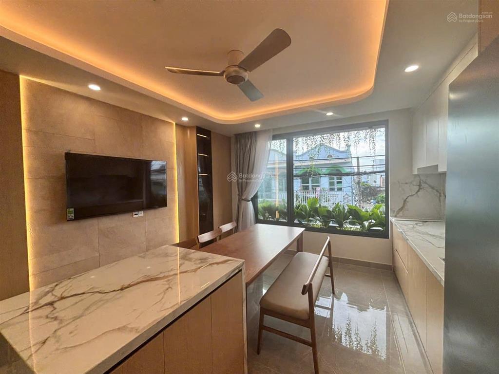 Nhà có thang máy 450kg, mặt tiền đường thạnh lộc 31